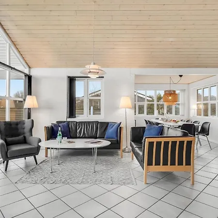 4 Bedroom Amazing In Ferienhaus Nordenbro Vesteregn