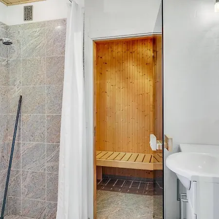 4 Bedroom Amazing In Ferienhaus Nordenbro Vesteregn