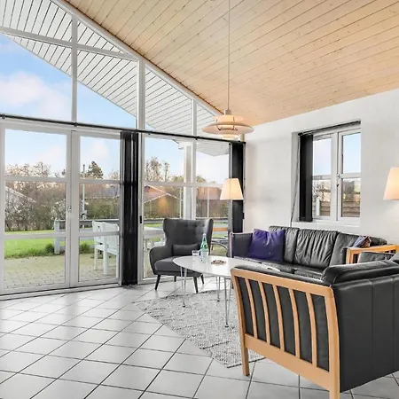 4 Bedroom Amazing In Ferienhaus Nordenbro Vesteregn