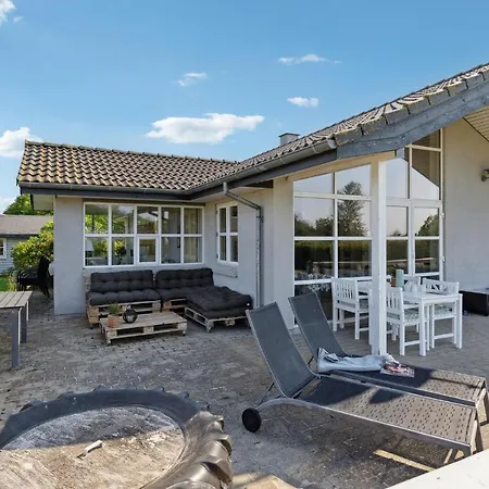 4 Bedroom Amazing In Nordenbro Vesteregn