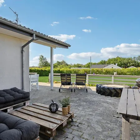 Nyaraló 4 Bedroom Amazing In Nordenbro Vesteregn