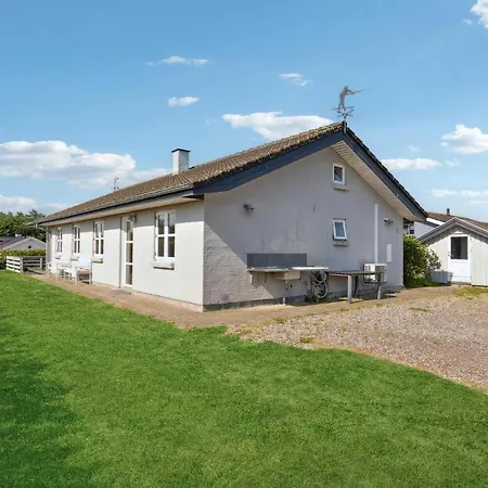 4 Bedroom Amazing In Nordenbro Vesteregn